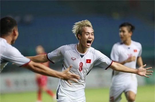 Đổ xô mua tour sang Indonesia xem Olympic Việt Nam đá trận bán kết - Ảnh 2.