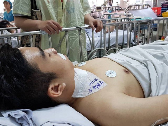 Chê đồ cúng “bèo”, kẻ giật cô hồn đâm gia chủ thủng khí quản