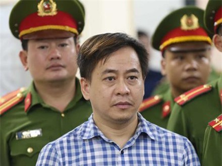 Bắt đối tượng lừa Vũ “nhôm” hàng trăm ngàn USD làm hộ chiếu sang Mỹ