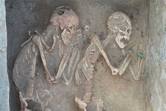 Phát hiện hài cốt đôi tình nhân chôn cạnh nhau tựa ‘Romeo và Juliet’ thời cổ đại