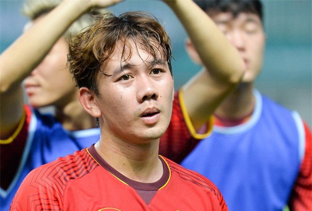 Minh Vương thẫn thờ, Bùi Tiến Dũng đổ gục sau thất bại