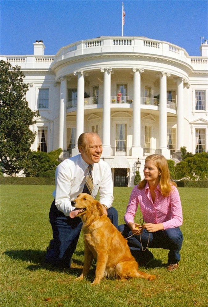 Tổng thống Gerald Ford và con gái Susan có nuôi một chú chó Golden Retriever tên là Tự do.Người ta đồn rằng, khi Gerald Ford ra tín hiệu đặc biệt để yêu cầu Tự do ve vẩy đuôi, đó là dấu hiệuchứng tỏ ông muốn kết thúc cuộc gặp với một vị khách tại Phòng Bầu dục.