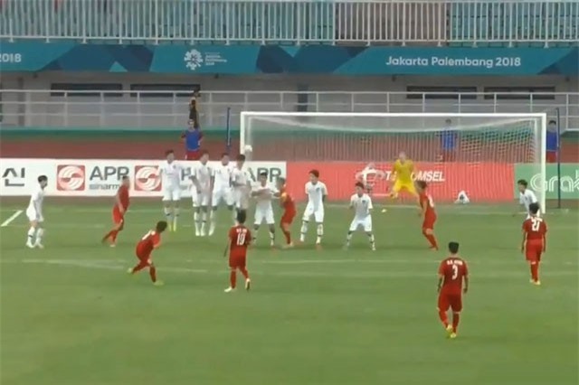 Clip: Minh Vương hạ thủ môn xuất sắc bậc nhất World Cup