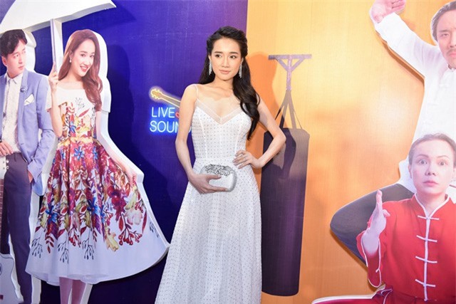 Nh&#xE3; Ph&#x1B0;&#x1A1;ng xu&#x1EA5;t hi&#x1EC7;n g&#x1EA7;y g&#xF2; gi&#x1EEF;a tin &#x111;&#x1ED3;n mang thai 3 th&#xE1;ng