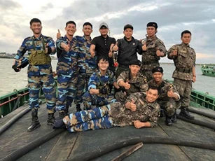 Dàn diễn viên 'Hậu duệ mặt trời' bản Việt cực nhắng nhít ở hậu trường