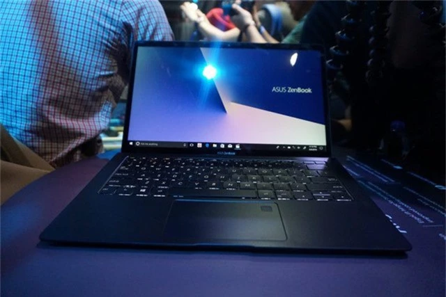 ZenBook S là mẫu laptop nhỏ gọn nhất được Asus trình làng tại IFA 2018