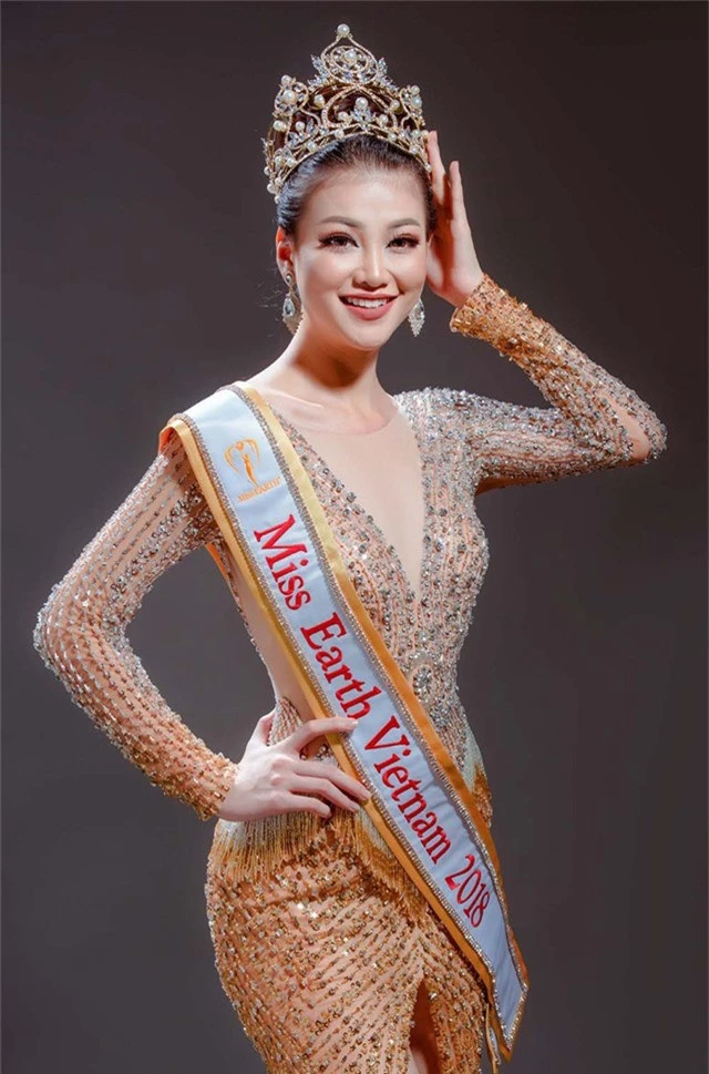 Nguyễn Phương Khánh liên tiếp bị Miss Earth 2015 Angelia chất vấn, nhưng bản thân là du học sinh chuyên ngành marketing tại Curtin University Singapore nên cô tự tin trả lời bằng ngoại ngữ. Khi chia sẻ giá trị của thông điệp về những vấn đề nóng của toàn cầu được Phương Khánh thể hiện thông minh, khẳng định được tri thức của bản thân.