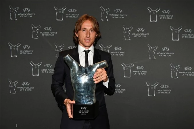 Modric trở thành Cầu thủ xuất sắc nhất châu Âu.