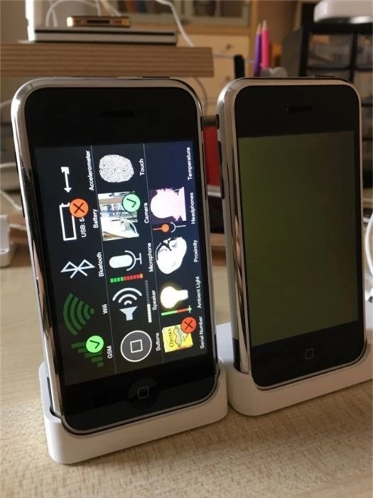 Nguyen mau iPhone chay OS X duoc dau gia 12.000 USD hinh anh 2