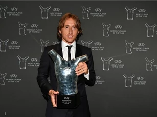 Qua mặt Ronaldo, Modric đoạt giải Cầu thủ xuất sắc nhất châu Âu