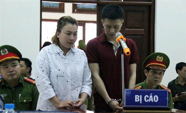 Bạo hành con trai 10 tuổi, bố đẻ mẹ kế rơi nước mắt khi nhận án tù