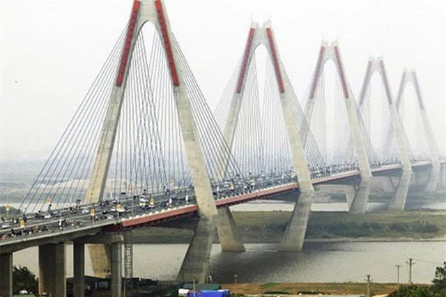 Cầu Nhật Tân - một dự án hạ tầng sử dụng vốn vay ODA từ Nhật Bản.