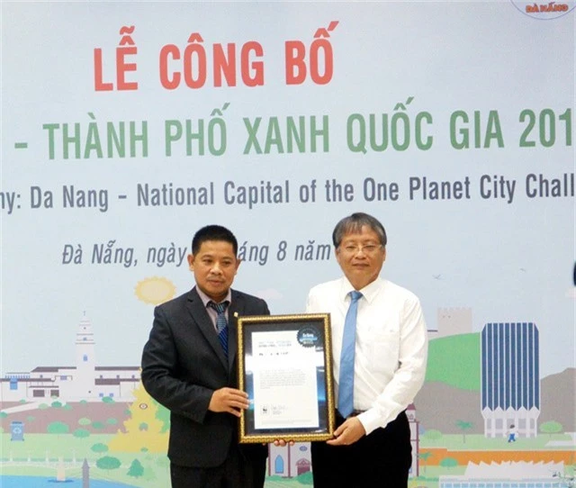 WWF trao bằng chứng nhận TP Xanh quốc gia của Việt Nam 2018 đến đại diện lãnh đạo chính quyền TP Đà Nẵng