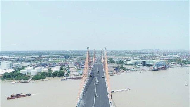 Cầu được thiết kế 3 trụ tháp là 3 chữ H, biểu tượng kết nối 3 thành phố kinh tế trọng điểm phía bắc là Hà Nội, Hải Phòng và Hạ Long (Quảng Ninh).