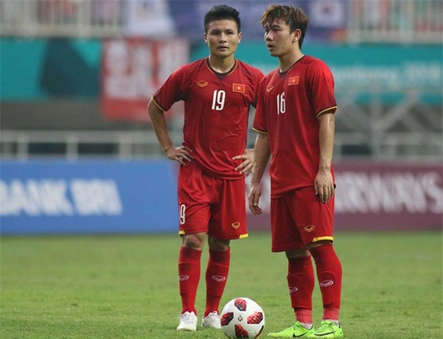 Minh Vương và Quang Hải đá cặp tiền vệ trung tâm ở trận gặp UAE?