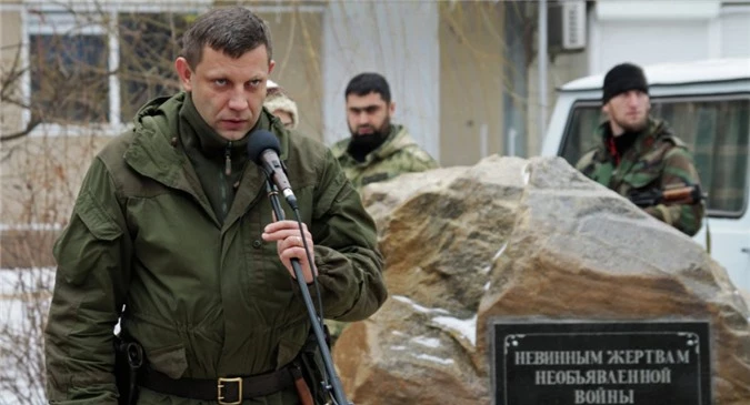 Nhà lãnh đạo nước Cộng hòa Nhân dân Donetsk (DPR) tự xưng Alexander Zakharchenko trong một chuyến đi thị sát.