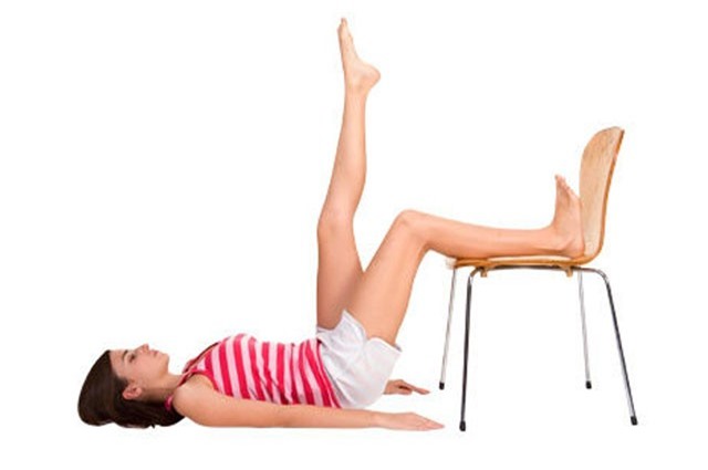 Đẹp nhờ 4 động tác đơn giản với ghế