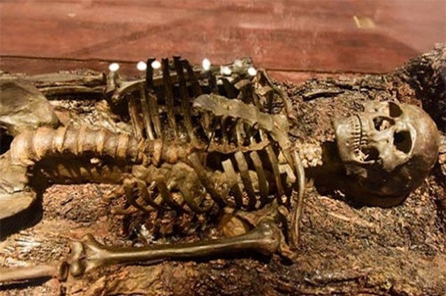 Báu vật khảo cổ Việt: Bí mật ngàn năm trong mộ thuyền