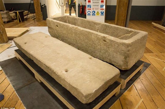 Khai quật bộ xương 1.600 tuổi của người phụ nữ La Mã giàu có