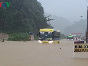 Mưa lũ làm 17 người chết và mất tích