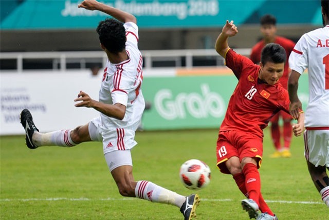 BLV Quang Huy có hành động "cực chất" với Quang Hải