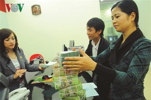 Tăng lãi suất huy động để tránh đầu cơ vào USD