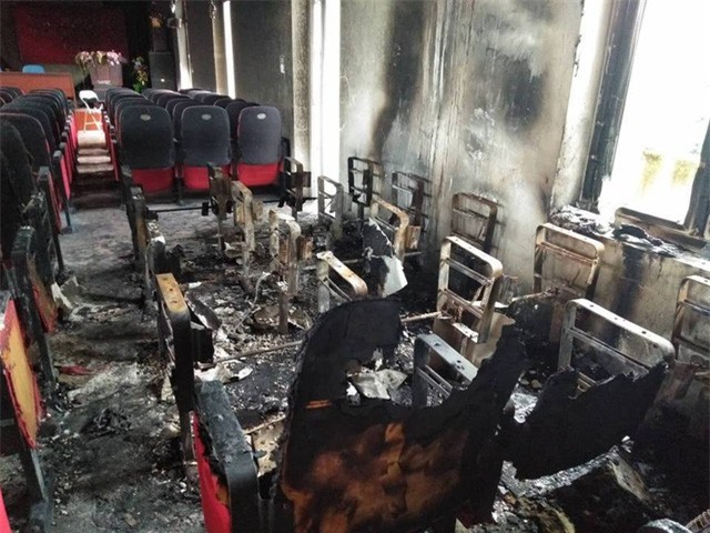 Cháy hội trường xã là do chập điện