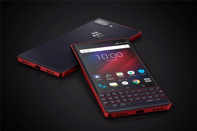 BlackBerry KEY2 LE có 3 màu đen, vàng và đỏ. Phiên bản RAM 3 GB có giá 399 USD (tương đương 9,30 triệu đồng). Giá bán của phiên bản RAM 4 GB là 449 USD (10,46 triệu đồng).