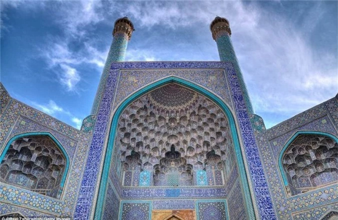 Nhà thờ Hồi giáo Shah nằm ở Isfahan, Iran, được hoàn thành vào năm 1629. Nhà thờ được xây dựng từ cuối thế kỷ 16, đầu thế kỷ 17, bởi vua Abbas I và từng được UNESCO công nhận là di sản Thế giới. Ảnh: Getty Images