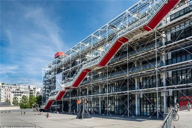 Trung tâm văn hóa Georges Pompidounằm tại khuBeaubourgthuộcquận 4, Paris,Pháp. Nó được chính tay Tổng thống Valéry Giscard d’Estaing khánh thành vào năm 1977. Georges Pompidou là biểu tượng nghệ thuật hiện đại và đương đại không chỉ ở nước Pháp mà còn trên toàn thế giới.Ảnh:Shutterstock