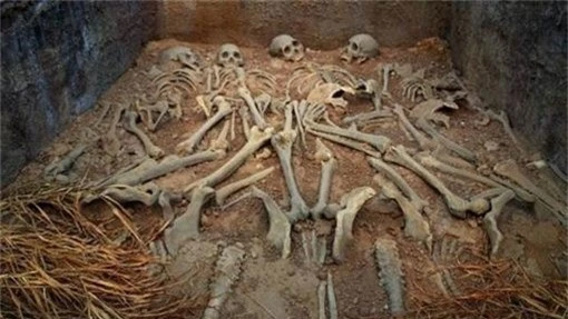 Trong ngôi cổ mộ chưa rõ danh tính chủ nhân này, các nhà khảo cổ đã phát hiện ra hàng chục bộ di cốt của những kẻ mộ tặc. (Ảnh minh họa).