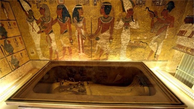 Thi hài củaHoàng hậu Nefertiti được hy vọng là nằm đằng sau bức tường này, ngay bên cạnh thi hài PharaonTutankhamun. Ảnh: Reuters