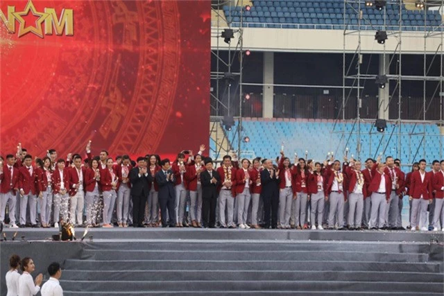  Đoàn Thể thao Việt Nam nhận kỷ niệm chương sau thành công ở Asiad 2018 