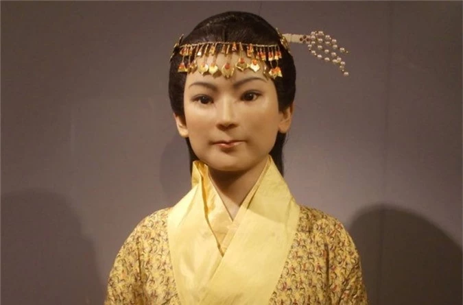 Bức tượng mô phỏng khuôn mặt củaXin Zhui.