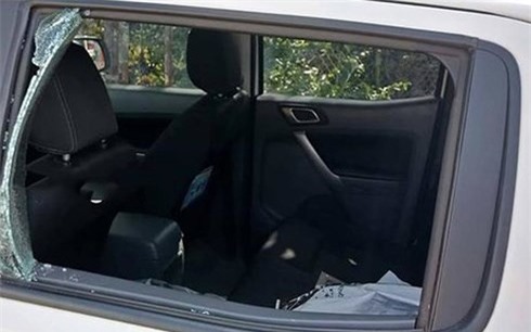 Ôtô bị đập kính, hơn 100 triệu đồng bên trong biến mất