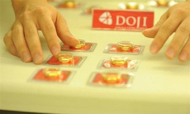 Giá vàng hôm nay (2/9): Giảm trước áp lực của USD