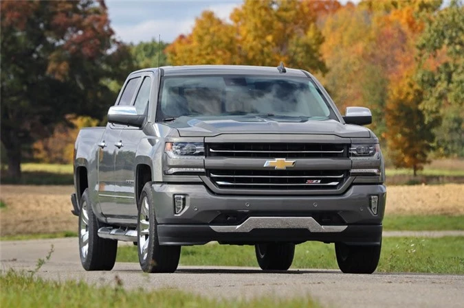 2. Chevrolet Silverado (doanh số: 323.716 chiếc).