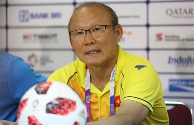 HLV Park Hang-seo chỉ ra điều bóng đá Việt Nam còn yếu kém khi trả lời phỏng vấn báo Hàn