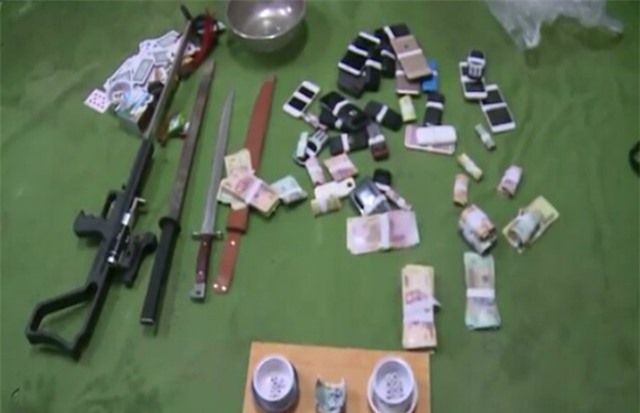 Cảnh sát phá sòng bạc quy mô lớn, phát hiện súng tự chế