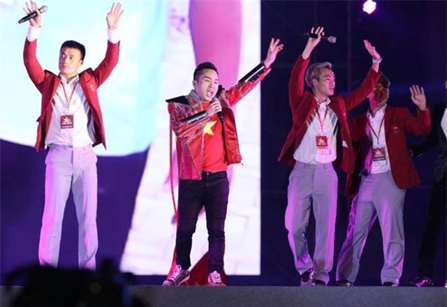 Tùng Dương hé lộ lý do hát bài "Con cò' trong lễ vinh danh Olympic Việt Nam