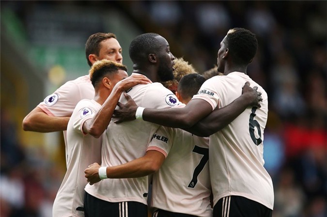 Clip: Lukaku lập cú đúp, M.U ‘nhấn chìm’ Burnley trong thế thiếu người