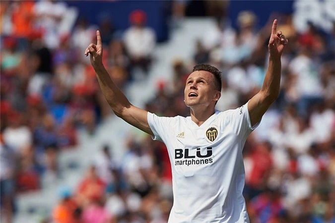 Tiền vệ: Denis Cheryshev (Valencia).