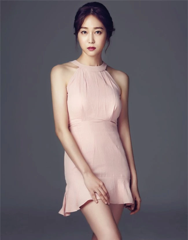 Bắt được hoa cưới của cô dâu quyền lực Kim Tae Hee, nữ diễn viên Lại là Oh Hae Young cuối cùng đã lên xe hoa - Ảnh 1.