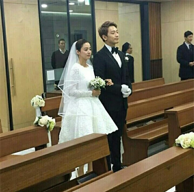 Bắt được hoa cưới của cô dâu quyền lực Kim Tae Hee, nữ diễn viên Lại là Oh Hae Young cuối cùng đã lên xe hoa - Ảnh 2.