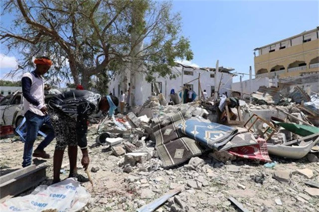 Đánh bom trụ sở chính quyền tại Somalia - Ảnh 1.