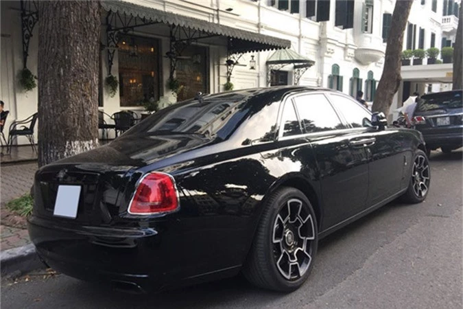 MC Ngoc Trinh so huu Rolls-Royce Ghost tien ty do Black Badge-Hinh-6