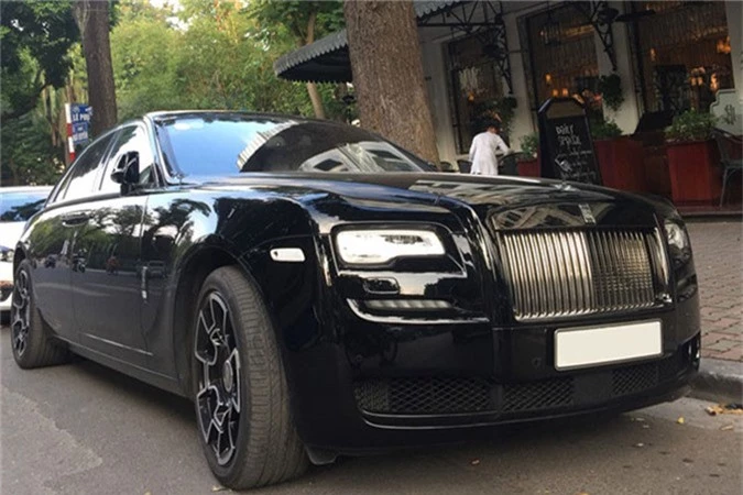 MC Ngoc Trinh so huu Rolls-Royce Ghost tien ty do Black Badge-Hinh-7