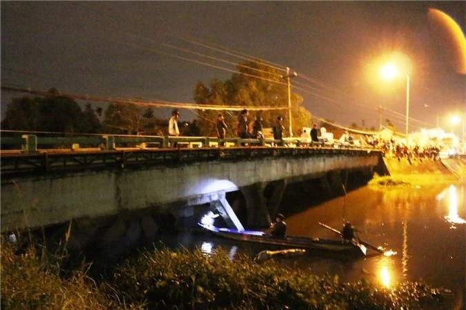 “Tàng hình” dưới sông nhiều giờ, đối tượng trộm xe vẫn không thoát - 1
