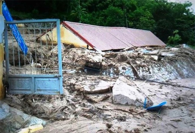 Mới tiếp cận được một phần huyện Mường Lát sau gần một tuần bị lũ cô lập