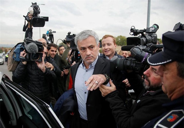 Mourinho nhận án tù 1 năm vì trốn thuế